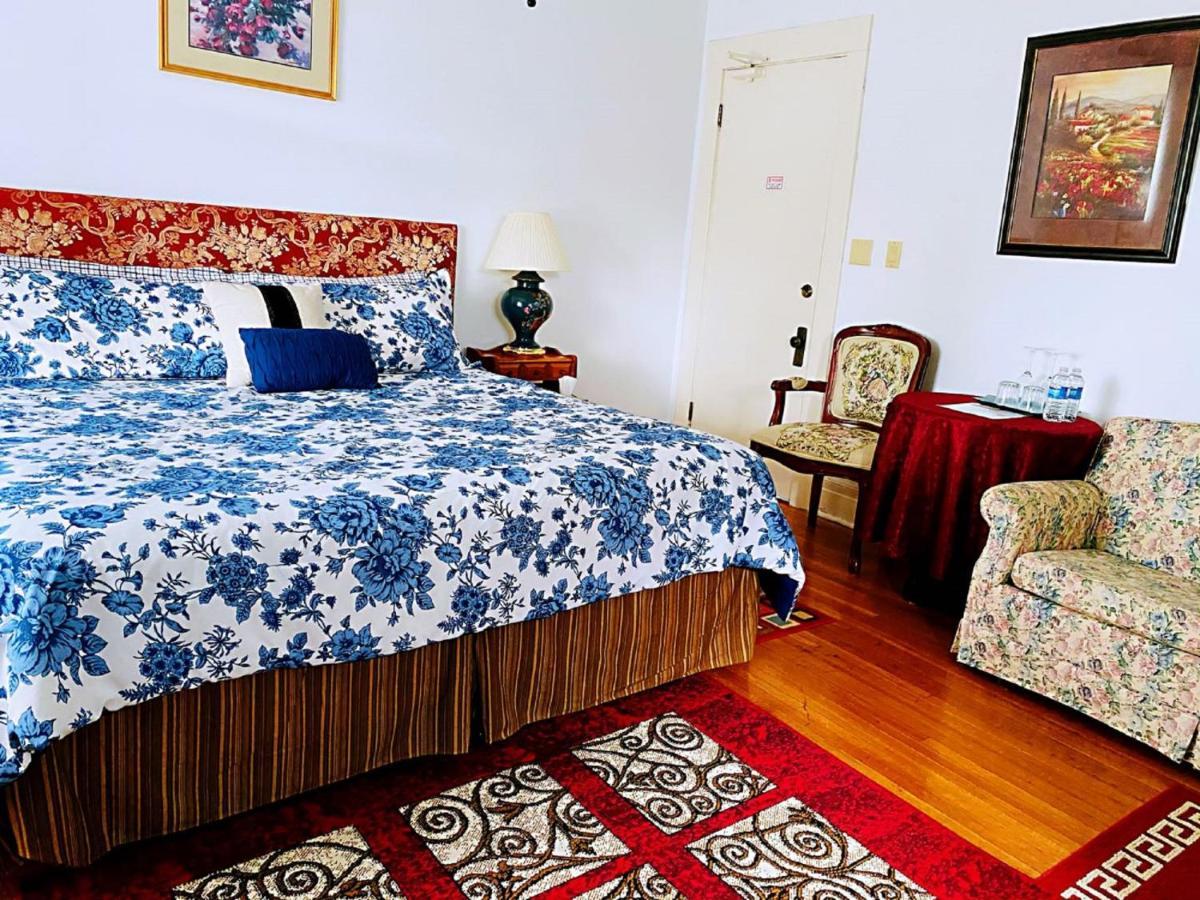 Acacia Bed & Breakfast Niagara Falls