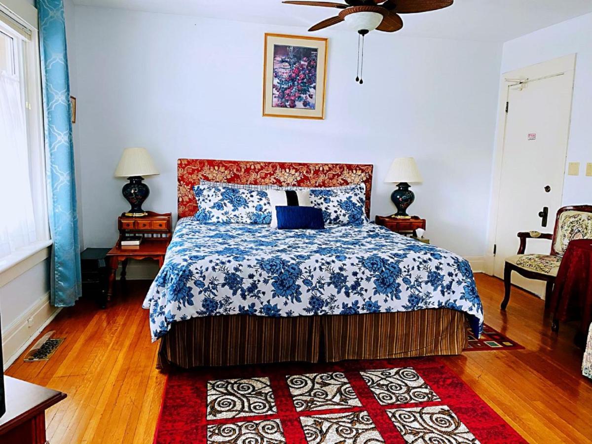 Bed & Breakfast Acacia Bed & Breakfast Niagara Falls