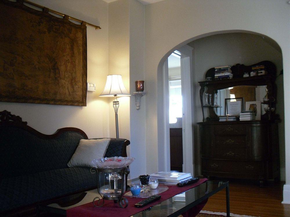 Acacia Bed & Breakfast Bed & Breakfast