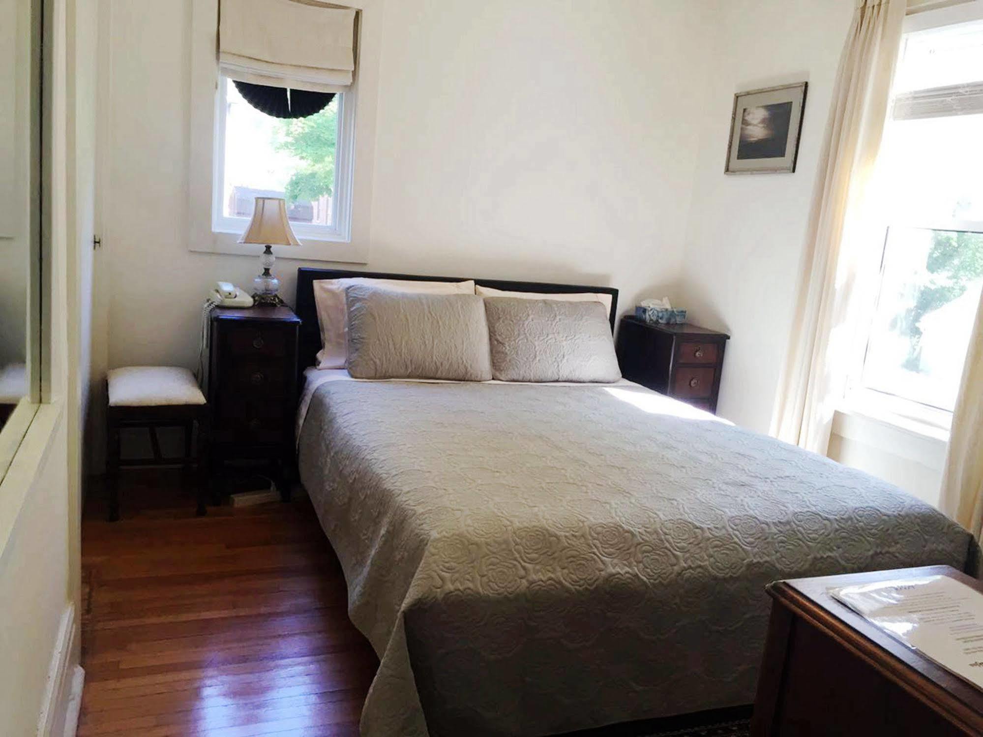 Bed & Breakfast Acacia Bed & Breakfast 3*