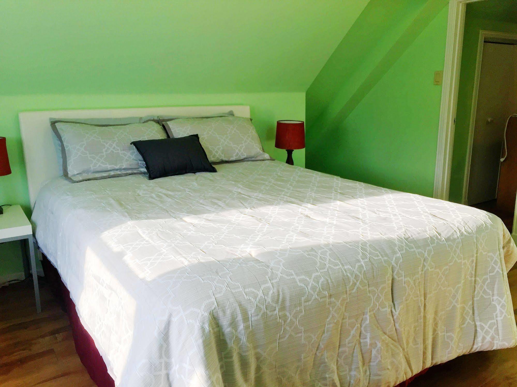 Acacia Bed & Breakfast Niagara Falls