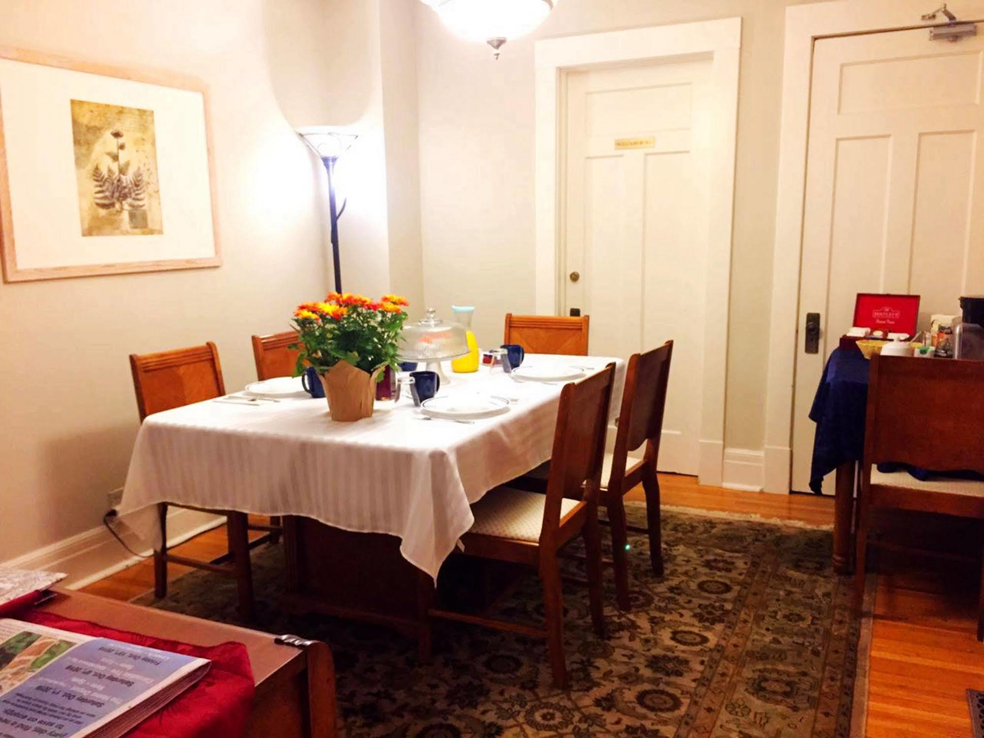 Acacia Bed & Breakfast 3* Niagara Falls