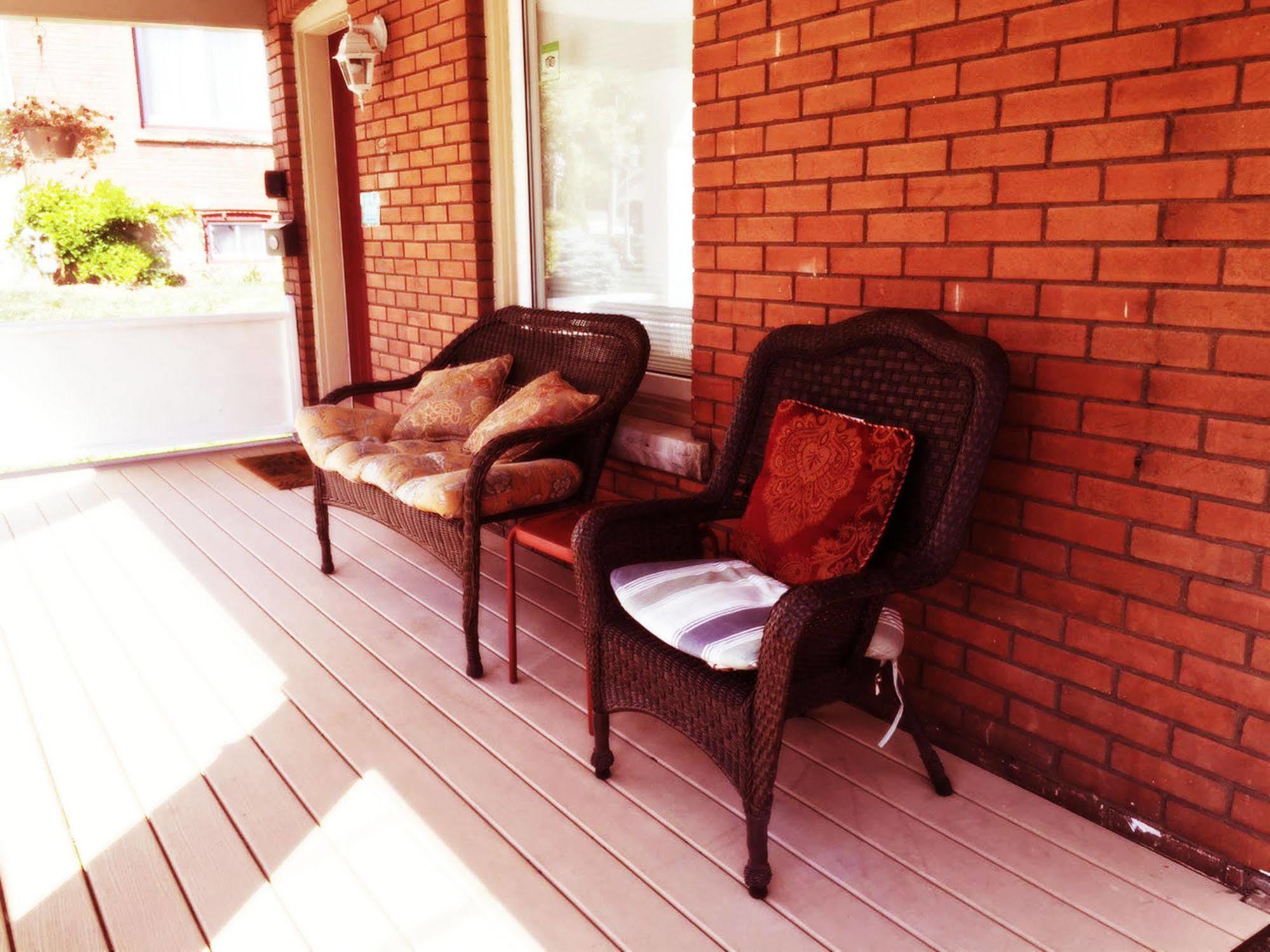 Bed & Breakfast Acacia Bed & Breakfast Niagara Falls