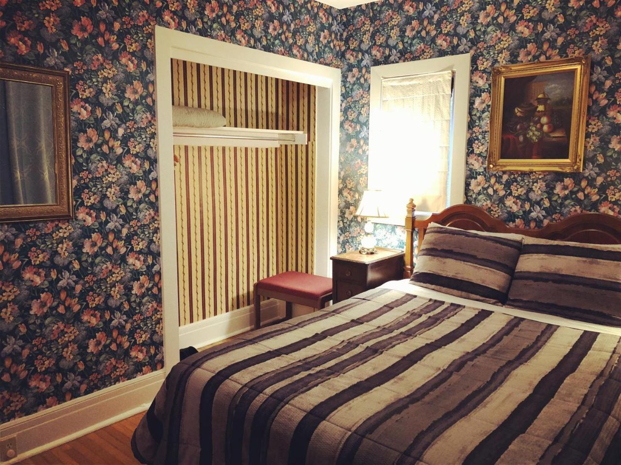Bed & Breakfast Acacia Bed & Breakfast Niagara Falls